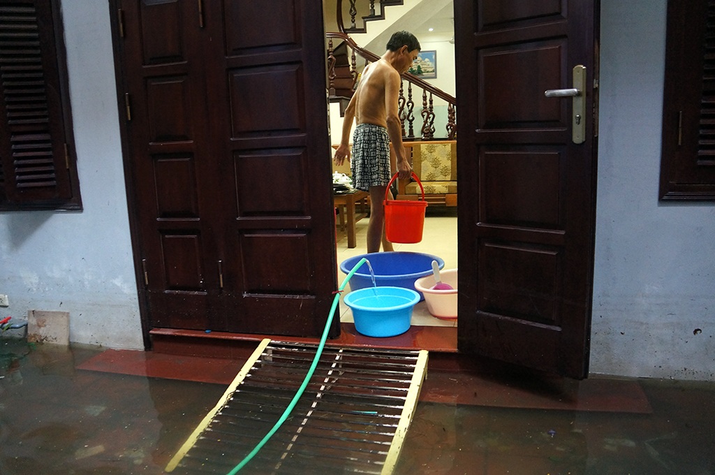 Một tuần sau bão, khu dân cư Hà Nội vẫn chịu cảnh ngập - 13