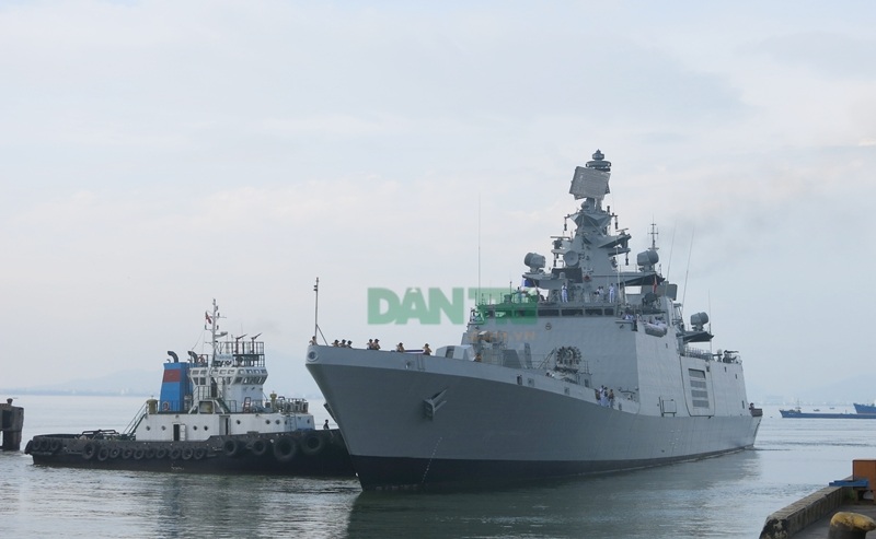 Tàu Hải quân Ấn Độ Ins Sahyadri là một tàu khu trục tàng hình đa nhiệm của Hải quân Ấn Độ