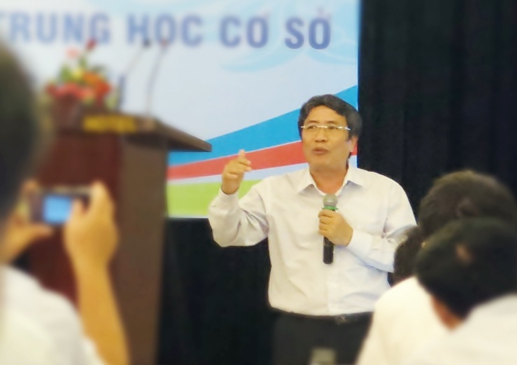 Vụ trưởng Vụ GD trung học Vũ Đình Chuẩn phát biểu khai mạc tại Hội thảo