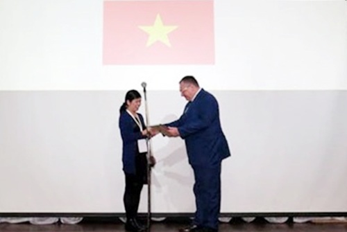 Giảng viên Việt Nam đạt 2 giải “Giáo viên nước ngoài dạy ngữ văn Nga xuất sắc” - 1 GV Vũ Thanh Tâm vừa đoạt 2 giải thưởng tại Cuộc thi Giáo viên nước ngoài dạy tiếng Nga xuất sắc nhất