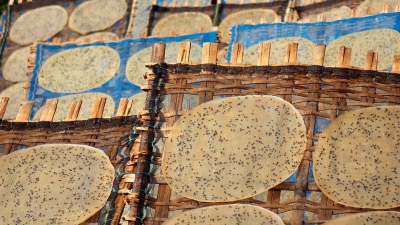 So với bánh mè trắng thì bánh mè đen được ưa chuộng hơn nên số lượng sản xuất nhiều