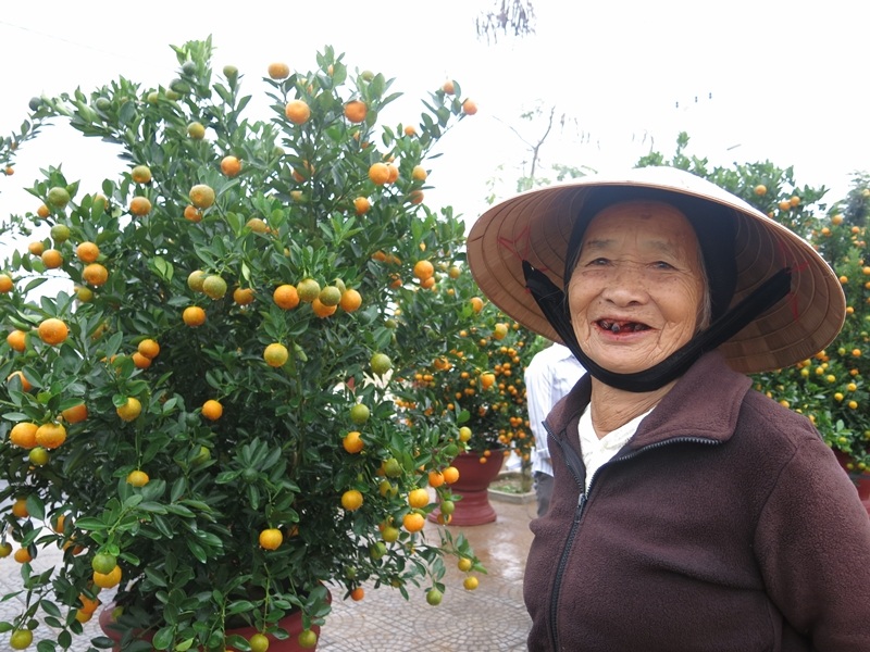 Người dân Cẩm Hà phấn khởi cho biết năm nay quật được giá hơn mọi năm