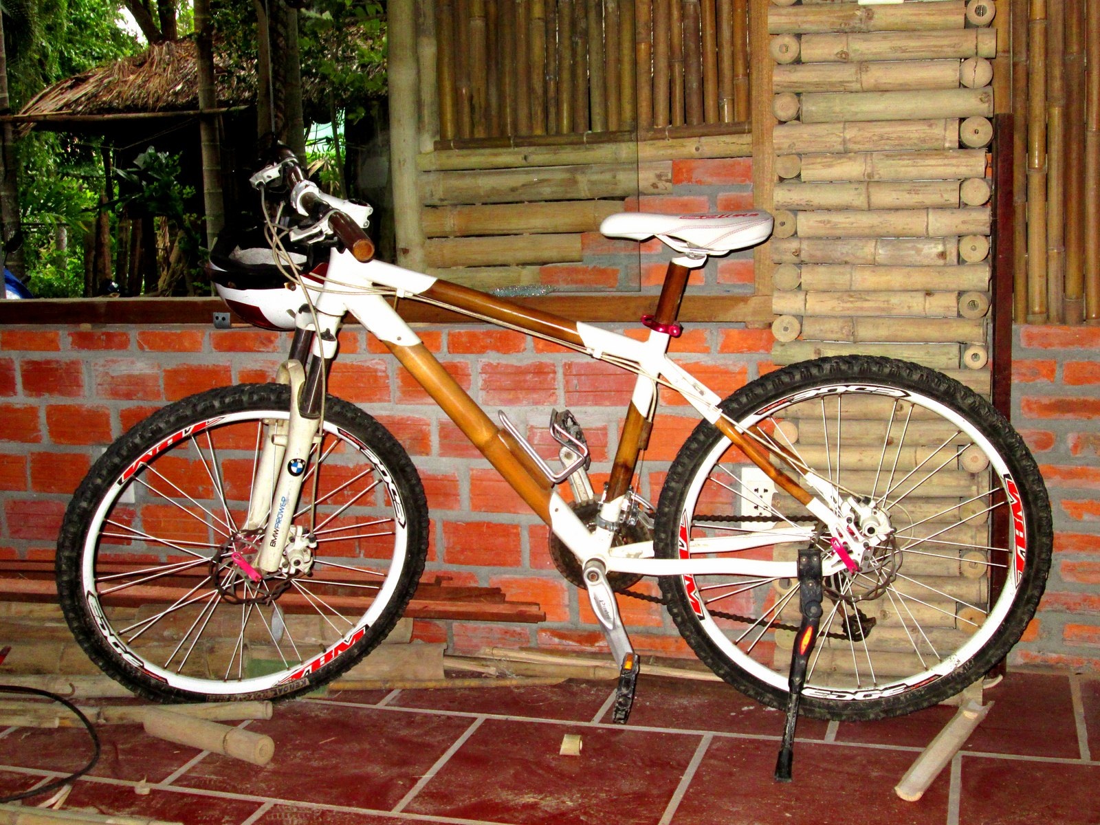 Không chỉ phục vụ du lịch, từ tre có thể làm ra những chiếc xe đạp phù hợp với mọi địa hình