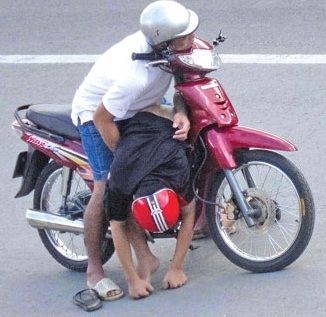 Bia rượu: Biết rồi, khổ quá, nói mãi - 2
Say quá đi không nỗi, dễ gây tai nạn giao thông