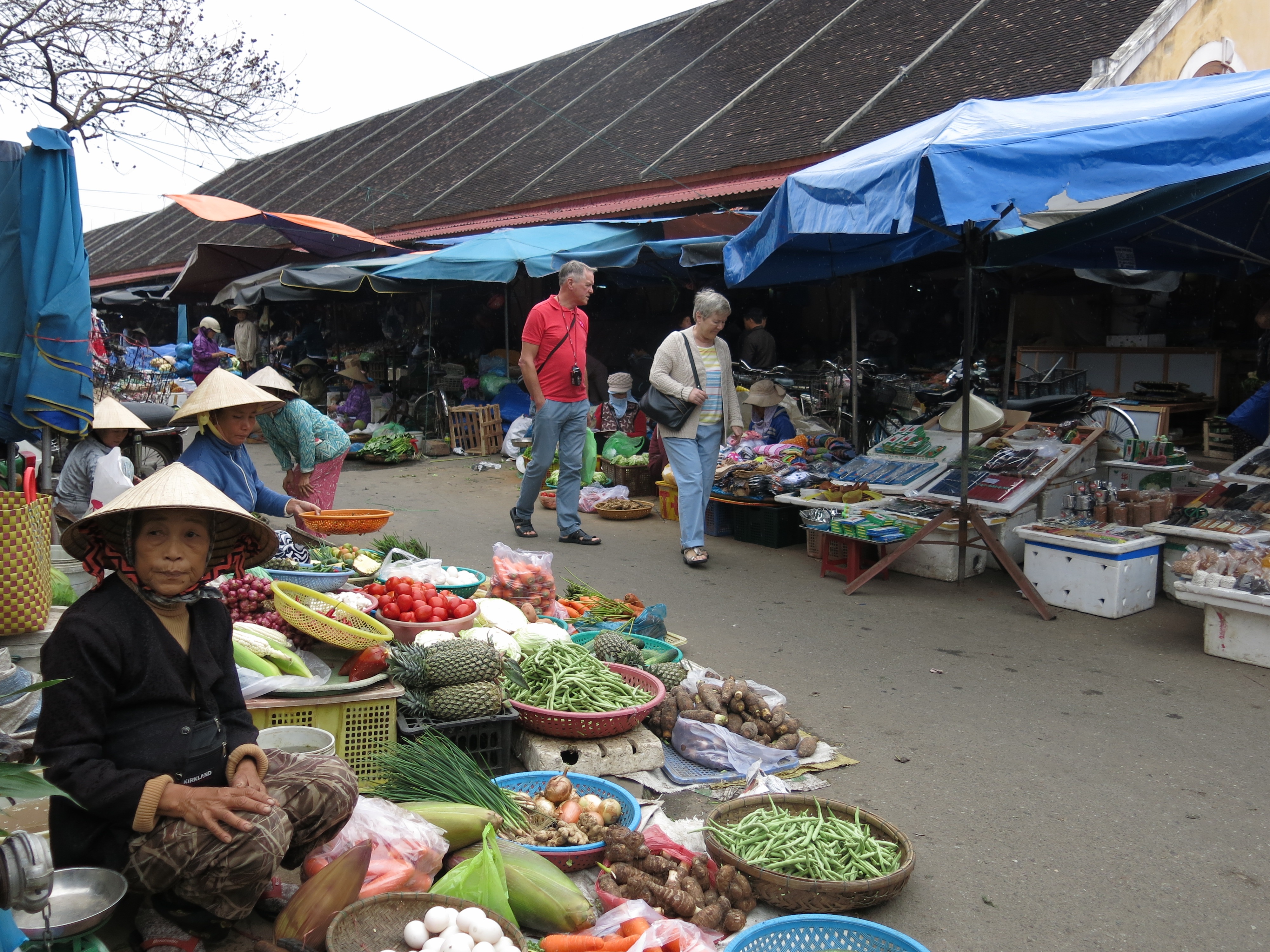Những góc chợ hầu như không thay đổi xưa nay giữa lòng phố cổ Hội An