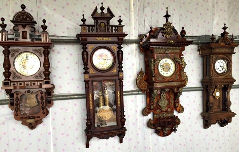 Ngắm đồng hồ trăm tuổi tiễn năm cũ, đón năm mới - 2 Những mẫu đồng hồ quen thuộc thường thấy treo trong những nhà xưa ở Việt Nam