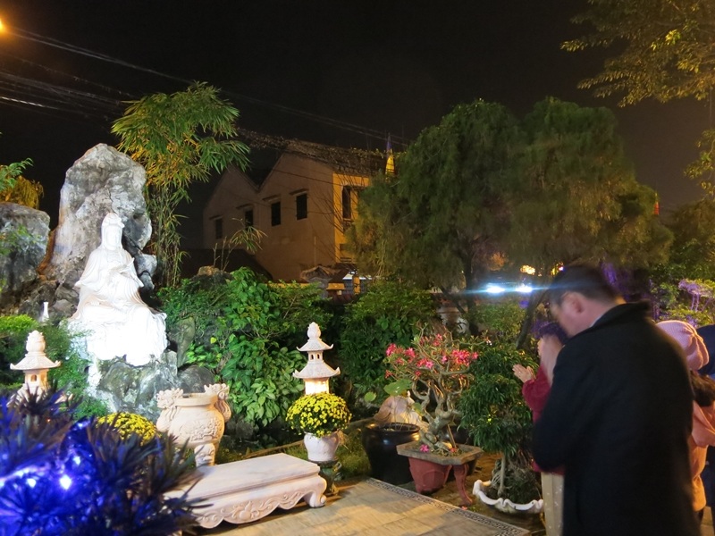 Ai ai cũng cầu mong một năm mới an lành