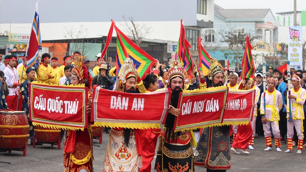 Cầu ngư là lễ hội truyền thống đặc sắc, thể hiện truyền thống “uống nước nhớ nguồn” của cư dân vùng biển