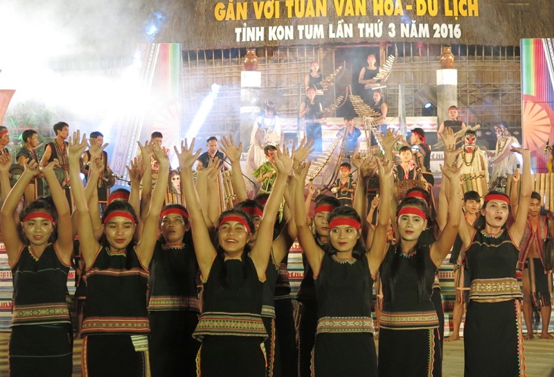 Chương trình nghệ thuật được dàn dựng hoành tráng, công phu trong đêm khai mạc Liên hoan