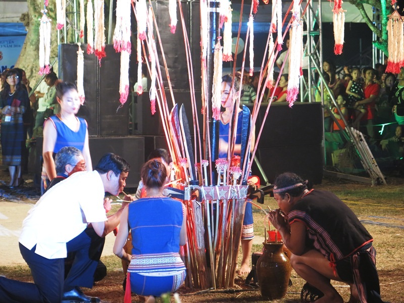 Chia ché rượu cần