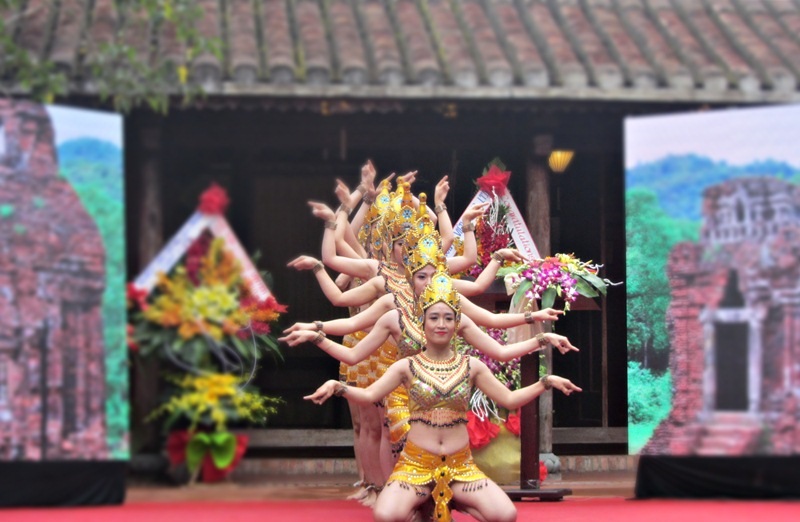 Chương trình nghệ thuật khai mạc Festial với nhiều tiết mục đặc sắc