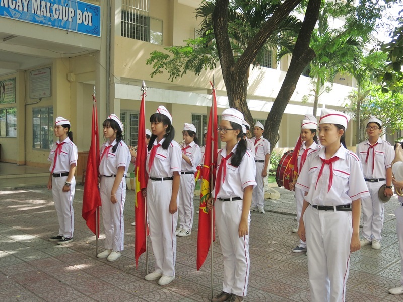 Như Ý - Liên đội trưởng THCS Tây Sơn (Đà Nẵng) đang cùng các bạn tập luyện nghi thức Đội