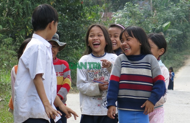 Nụ cười hồn nhiên của các em nhỏ vùng cao ở Quảng Nam