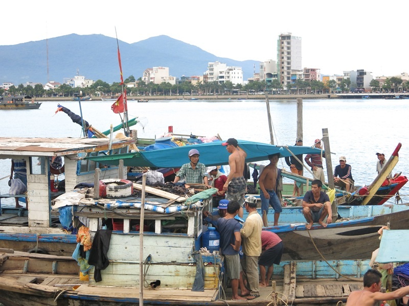 Ngư dân Đà Nẵng cũng hết sức hết lòng ngày đêm cứu hộ cứu nạn