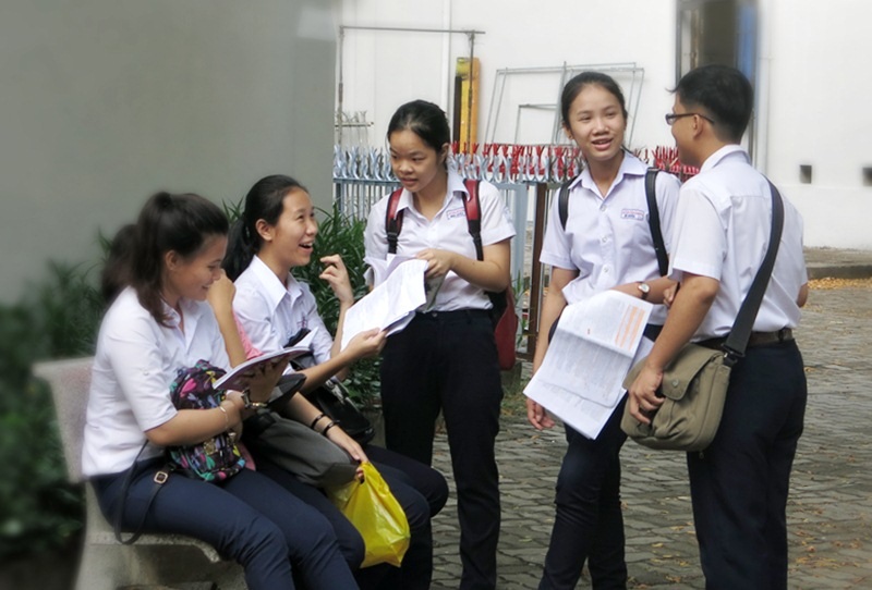 Nhóm bạn cùng trường THCS cùng mơ ước thi vào trường top THPT của Đà Nẵng ôn lại bài vở cùng nhau