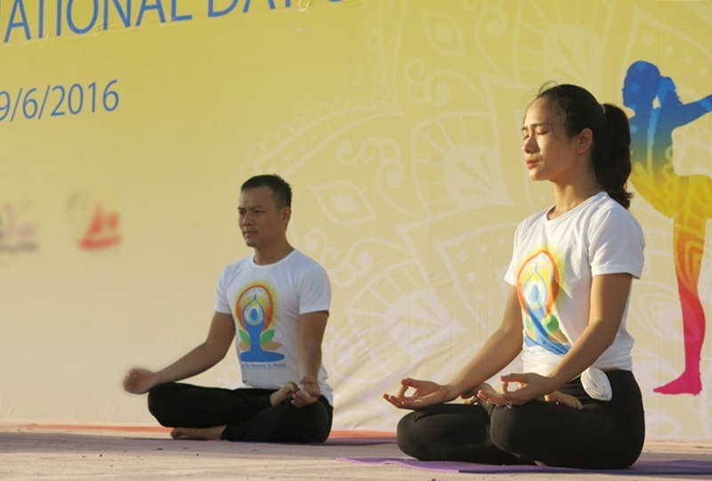 Xem đồng diễn Yoga ở bãi biển Đà Nẵng - 4