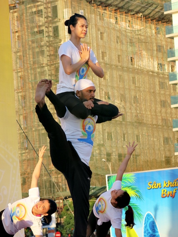 Xem đồng diễn Yoga ở bãi biển Đà Nẵng - 8