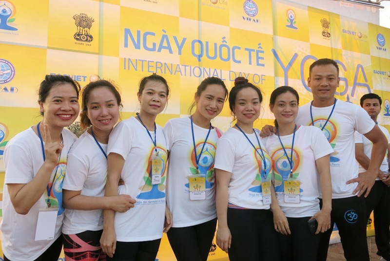 Xem đồng diễn Yoga ở bãi biển Đà Nẵng - 2