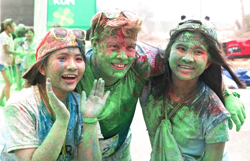 Không quên ghi hình kỷ niệm cuối tuần vui vẻ ở Đà Nẵng