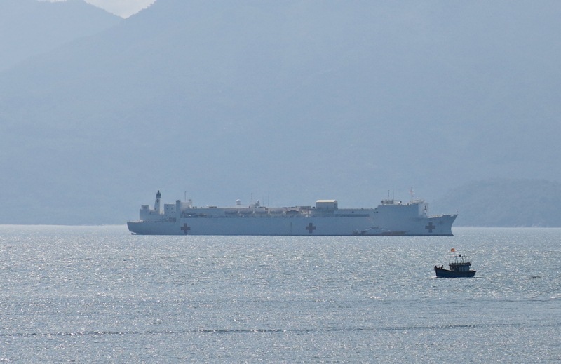 Tàu bệnh viện của Hoa Kỳ USNS Mercy vừa đến Đà Nẵng