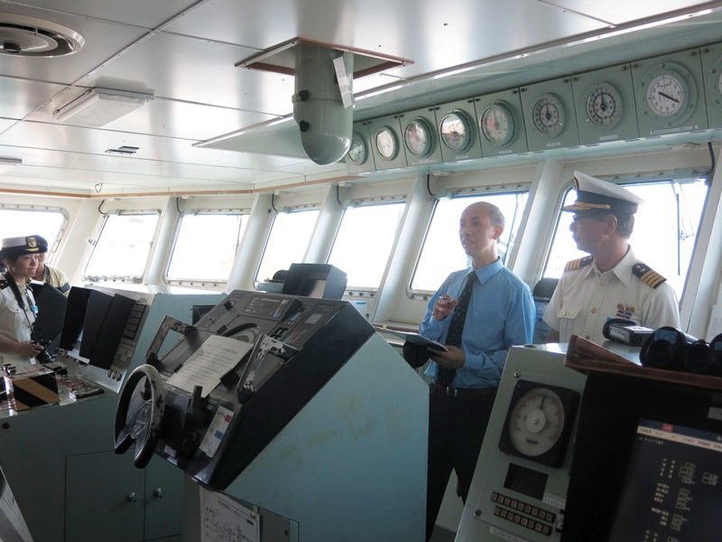 Buồng chỉ huy trên tàu Kojima