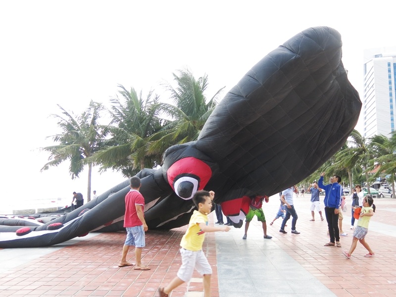 Rất nhiều diều cỡ khủng trong cả nước quy tụ về lễ hội diều ở Đà Nẵng