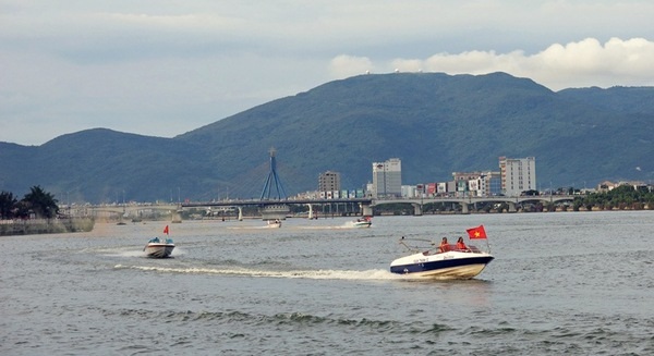 Giải đua thuyền truyền thống được tổ chức thường niên vào ngày 2/9 tại sông Hàn, Đà Nẵng