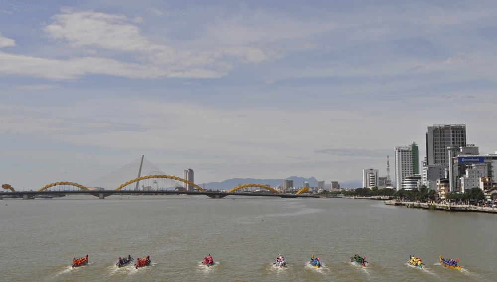 Các thuyền trước vạch xuất phát.