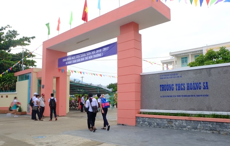 Học sinh náo nức đến trường dự lễ khai giảng từ sáng sớm