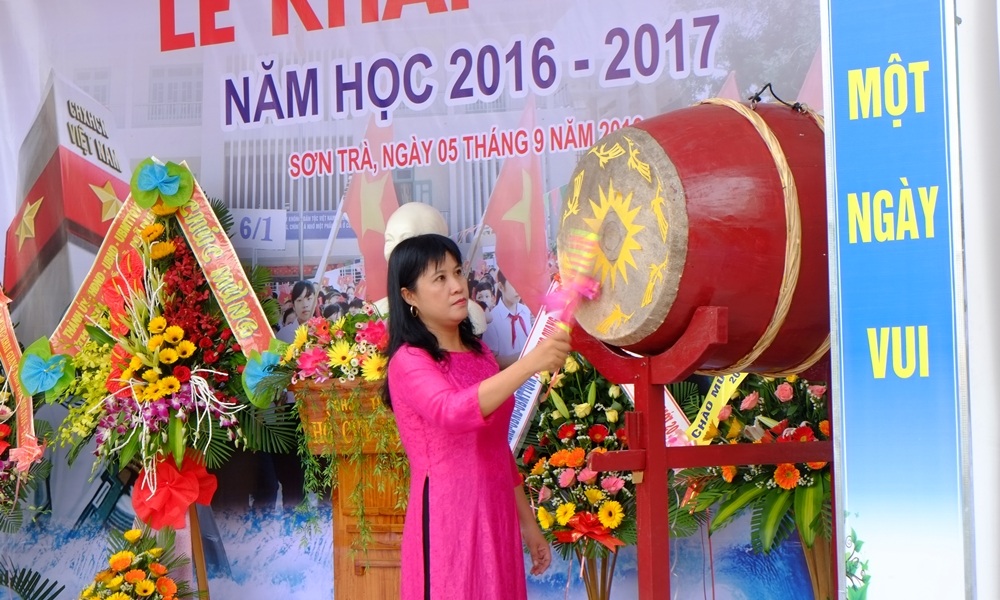 Tiếng trống khai trường đầu tiên ở trường THCS Hoàng Sa (Đà Nẵng)