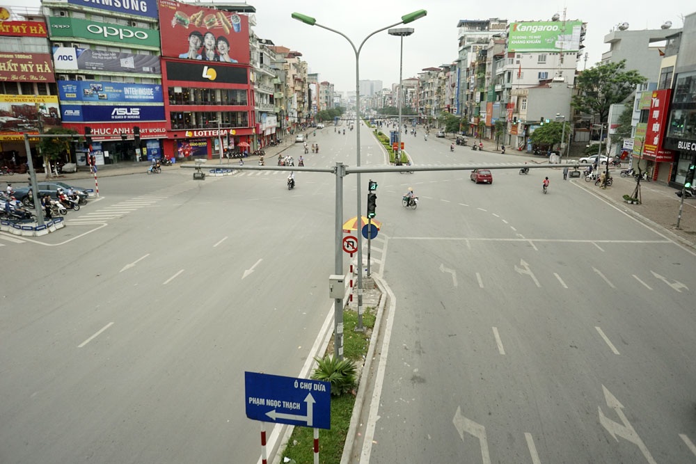 Sớm mai vắng vẻ tại Hà Nội ngày nghỉ lễ - 7
Ngã ba Xã Đàn - Phạm Ngọc Thạch không còn cảnh ùn tắc ngư mọi ngày.