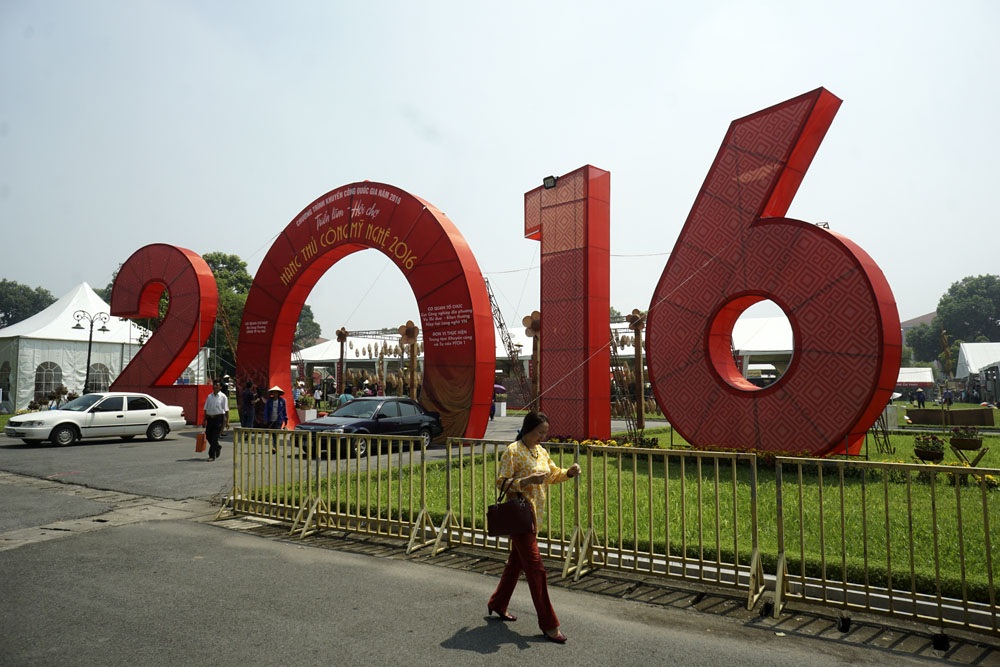 
Triển lãm được khai mạc sáng 26/8 tại khu di tích Hoàng thành Thăng Long thu hút đông người dân và khách du lịch quốc tế đến thăm quan.
