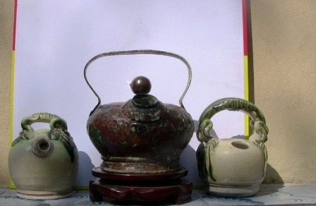 Người chuyên “săn” đi sắc phong cổ về…tặng - 2 Không chỉ sưu tầm sắc phong, anh Quang sưu tầm cả cổ vật