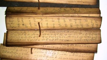 Người chuyên “săn” đi sắc phong cổ về…tặng - 4 Rất nhiều sắc phong cổ được anh sưu tầm lại