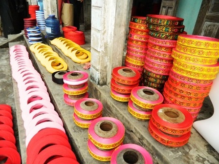 Ở miền Bắc, hiện nay chỉ duy nhất ở thôn Giáp Nhất là sản xuất khăn xếp