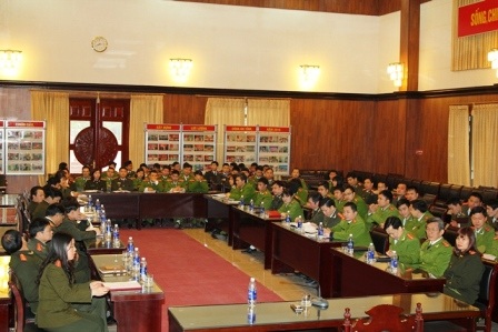 Các cán bộ, đại biểu Công an tỉnh Hà Nam trong hội nghị Tăng cường cán bộ chiến sỹ xuống cơ sở đảm bảo ANTT Tết Bính Thân 2016 (ảnh: Công an Hà Nam)