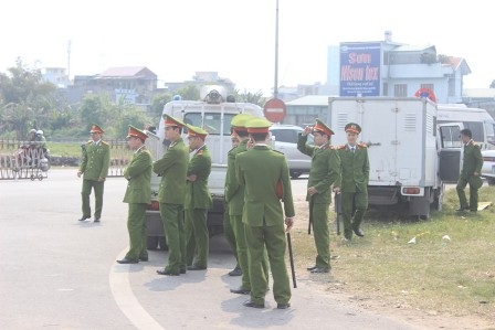Lập hàng rào sắt, thắt chặt an ninh trước giờ Khai ấn đền Trần - 1