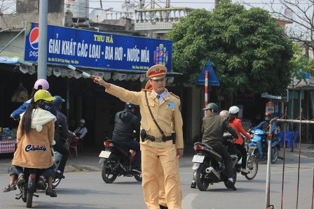 Đường vào chùa Tháp cũng được lập chốt