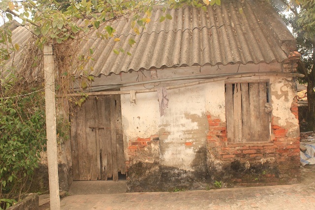 
Ngôi nhà tự tay anh Chức làm gạch xây cho bố mẹ mình vẫn còn được giữ nguyên.
