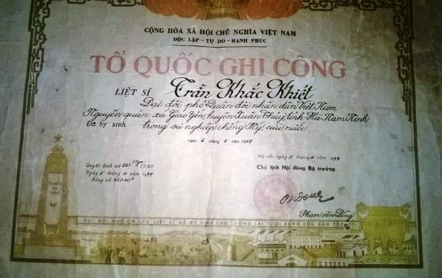 Bằng Tổ quốc ghi công liệt sỹ Trần Khắc Khiết