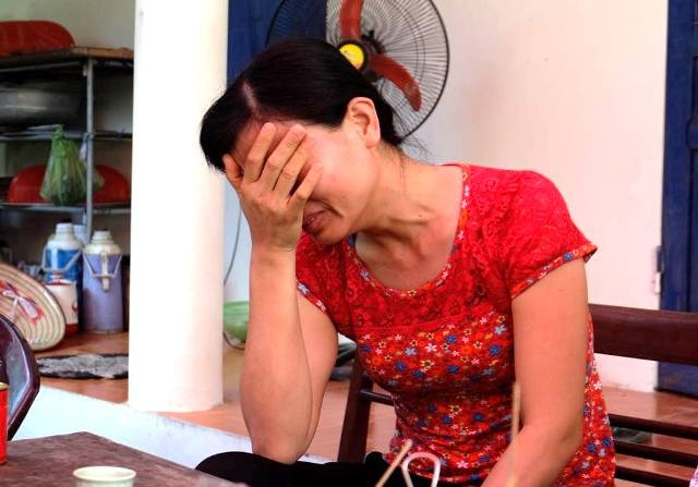 Gia đình thành viên CASA-212: Bữa ăn cuối cùng với con chỉ có rau với đậu! - 2 Chị Nguyễn Thị Thịnh, em gái Thiếu tá Chính không cầm được nước mắt khi kể về anh trai mình