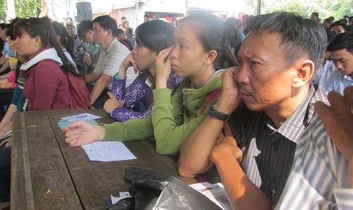 6-nhung-guong-mat-lo-lang-cua-thi-sinh-phu-huynh-dang-ngong-cho-nhung-tu-van-cua-chuyen-gia-ae478 6-nhung-guong-mat-lo-lang-cua-thi-sinh-phu-huynh-dang-ngong-cho-nhung-tu-van-cua-chuyen-gia-ae478