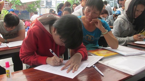 thi-sinh-nop-ho-so-xet-tuyen-dh-tai-tphcm-cb30e thi-sinh-nop-ho-so-xet-tuyen-dh-tai-tphcm-cb30e