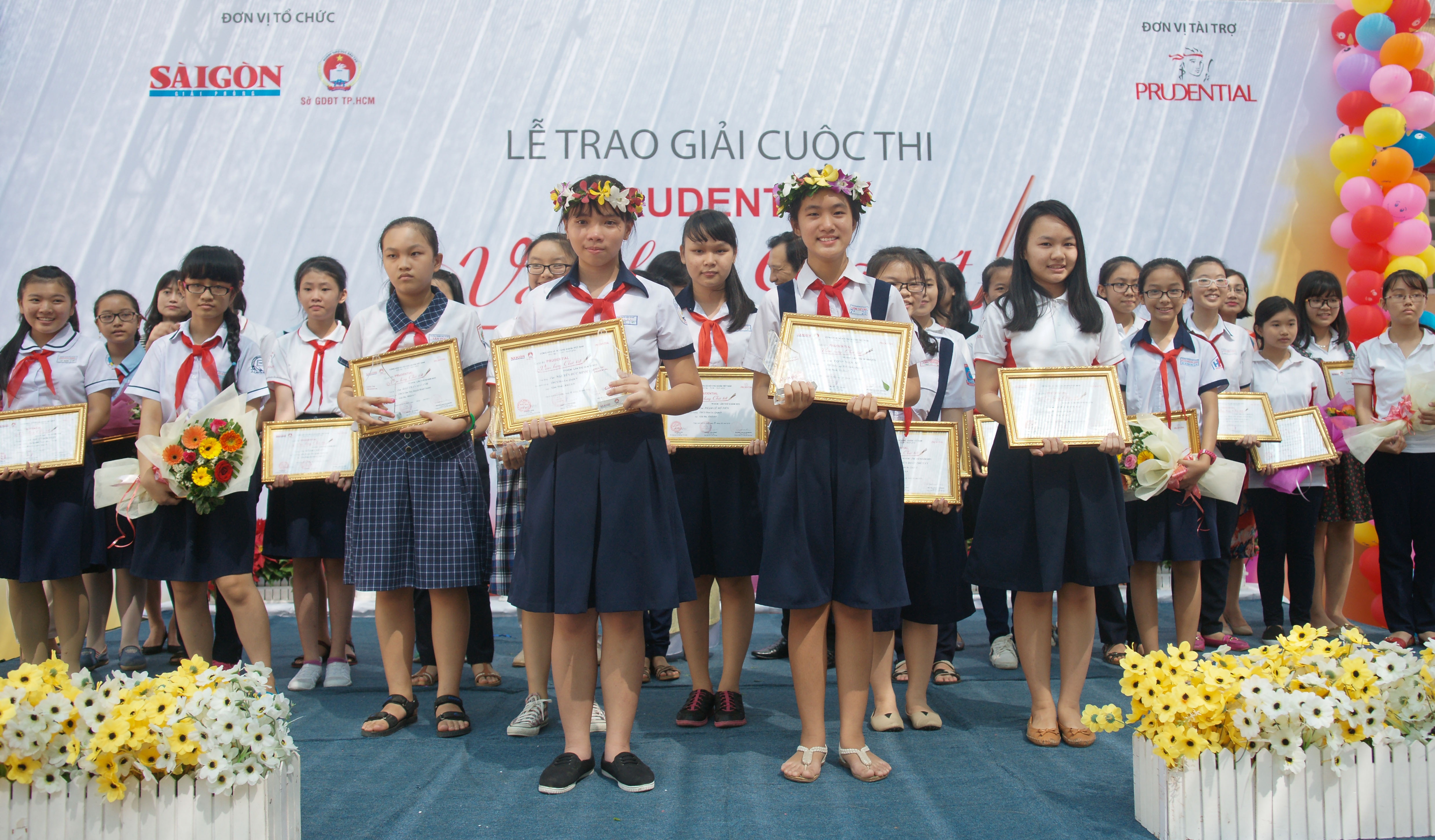 28/150.000 học sinh đoạt giải thưởng “Prudential-Văn hay chữ tốt” lần thứ 16 - 2 Các thí sinh đoạt giải cao của Cuộc thi Prudential Văn hay chữ tốt lần thứ 16.