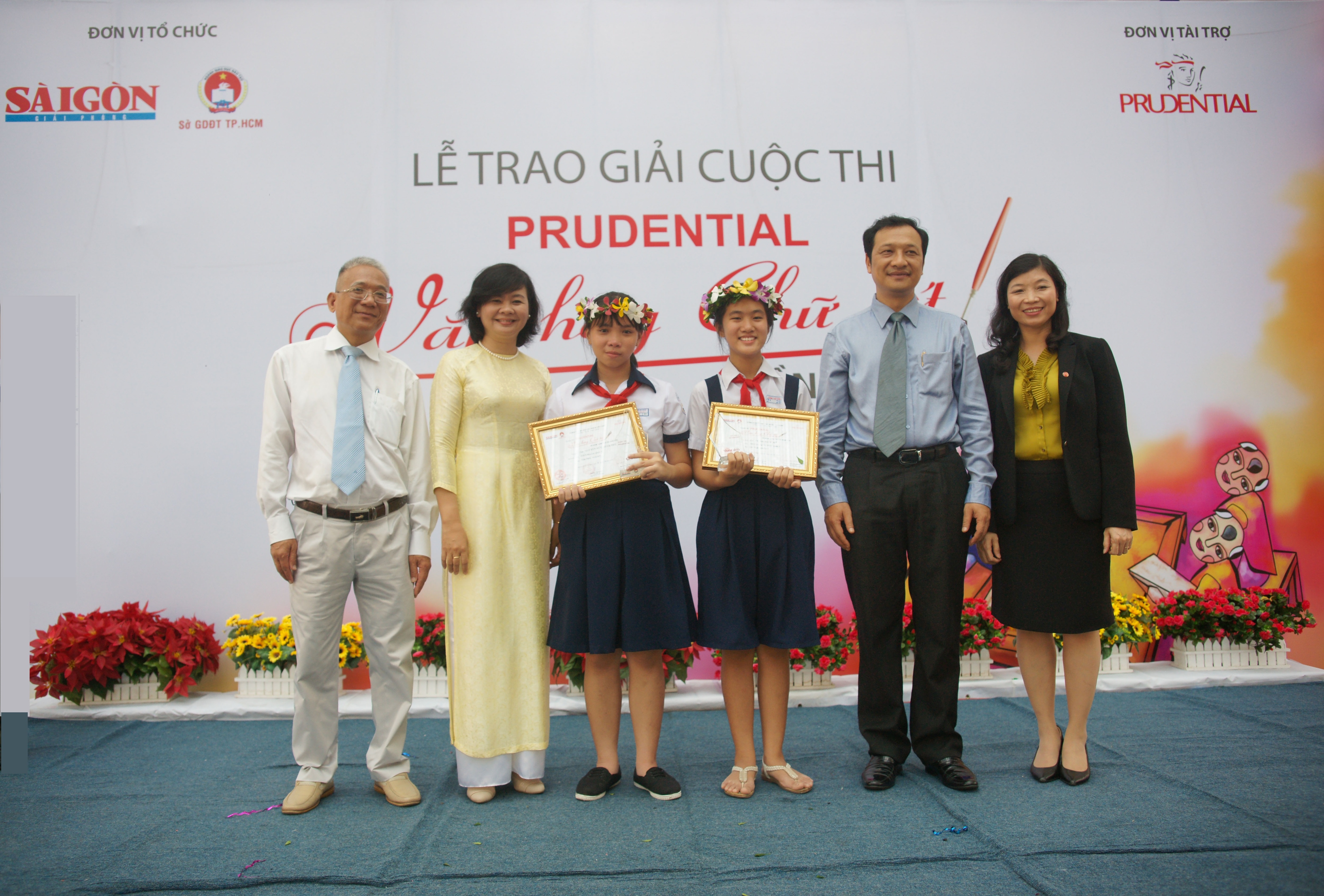 28/150.000 học sinh đoạt giải thưởng “Prudential-Văn hay chữ tốt” lần thứ 16 - 1 Lễ trao giải cuộc thi Prudential lần thứ 16 vào ngày 18/10/2015