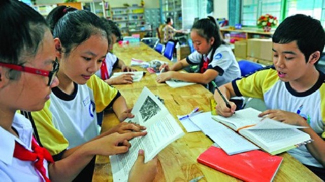 Chuẩn thi cử “bó” tư duy đổi mới của giáo viên - 1
Chương trình học phổ thông nặng nhưng giáo viên không dám đổi mới