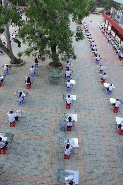 Học sinh thi học kỳ... ngoài sân để tránh gian lận - 3
Phòng thi đặc biệt của trường THPT An Dương Vương (ảnh trường cung cấp)