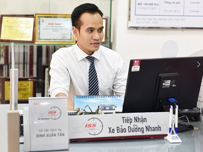 Nữ ca sĩ xinh đẹp lọt top 6 công dân trẻ tiêu biểu TPHCM 2015 - 4 Công dân trẻ tiêu biểu Đinh Xuân Tân