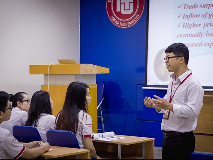 Nữ ca sĩ xinh đẹp lọt top 6 công dân trẻ tiêu biểu TPHCM 2015 - 6 Công dân trẻ tiêu biểu Trần Quốc Trung