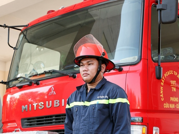 Nữ ca sĩ xinh đẹp lọt top 6 công dân trẻ tiêu biểu TPHCM 2015 - 1 Công dân trẻ tiêu biểu Võ Thành Công